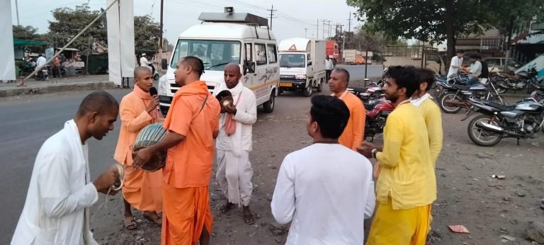 Photograph from the ISKCON Pandharpur sankirtan gallery